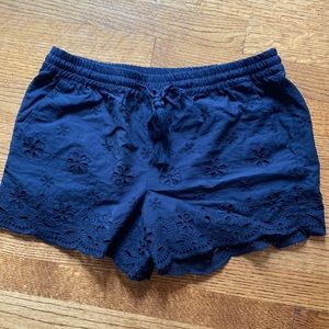 LOFT black lace pull on shorts, small